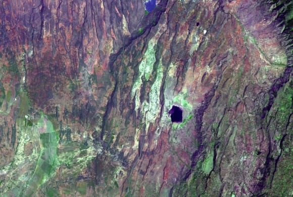 Satellite image of the East African Rift, December 18, 2002. Credit: NASA/GSFC/METI/Japan Space Systems, and U.S./Japan ASTER Science Team
