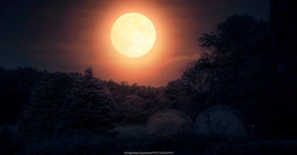 Super Harvest Moon, September 8, 2014. Photo HDR and magnification of the Moon for a
