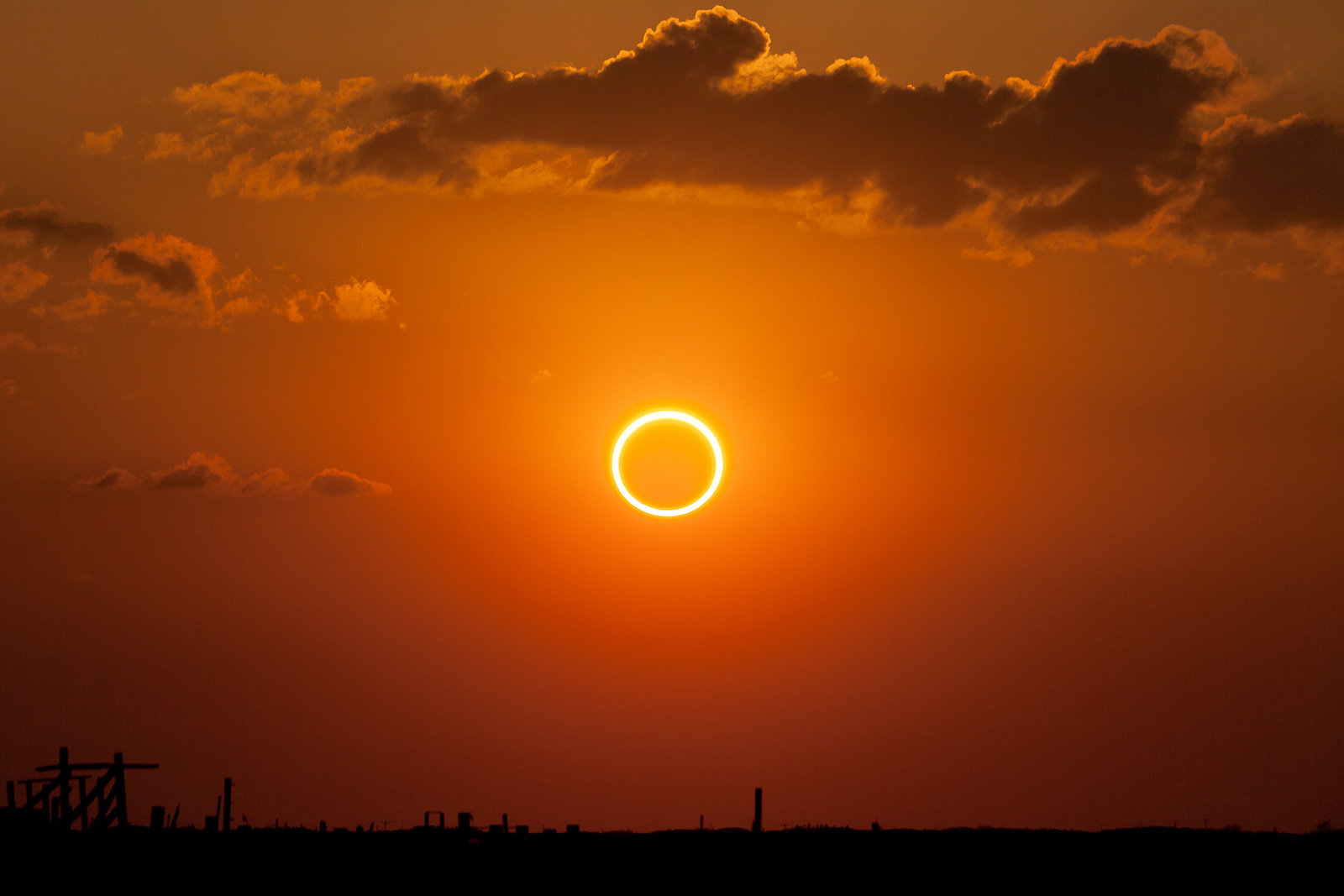 Our Guide To This Week s Ring Of Fire Annular Eclipse Universe Today