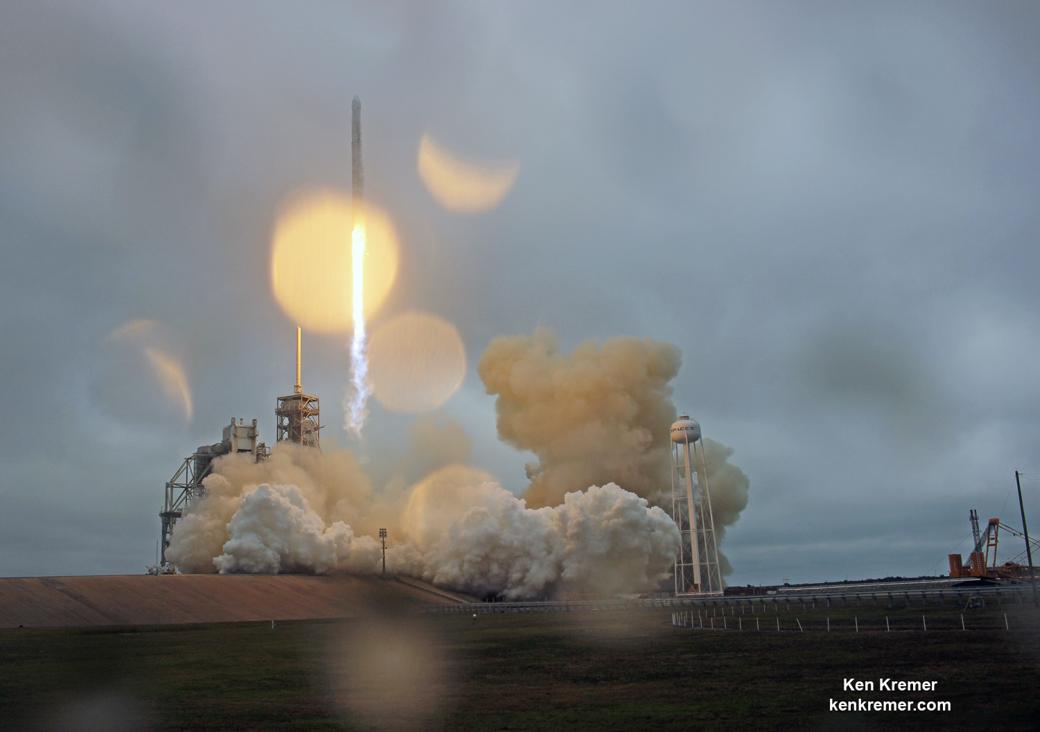 Spectacular SpaceX Space Station Launch And 1st Stage Landing Photo 