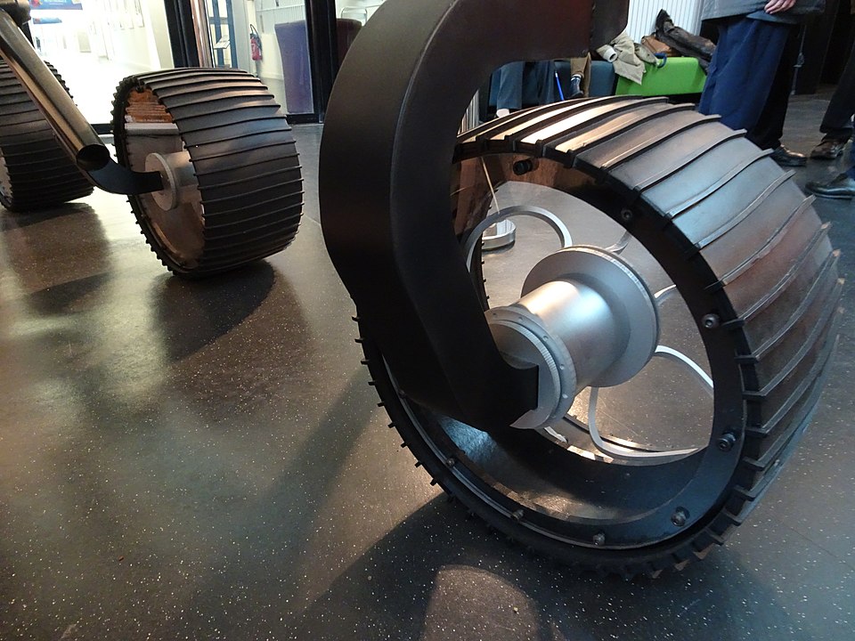 A close-up of the 2020 Rover's aluminum wheels and curved, titanium spokes. Image Credit: By X-Javier - Own work, CC BY-SA 4.0, https://commons.wikimedia.org/w/index.php?curid=64959274