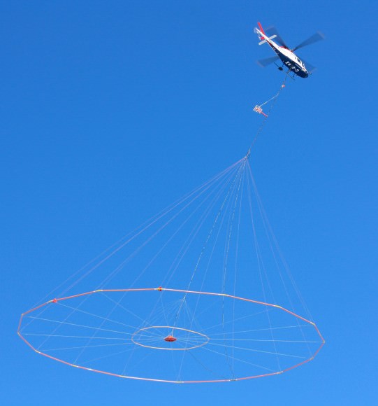 Koala helicopter towing Versatile Domain Electromagnetic Surveying equipment. (Credit: USGS).