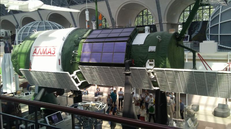 A Soviet Almaz crewed space station at the Cosmonautics and Aviation Center in Moscow. Russia designed several types of military satellites and space stations, some armed with a machine gun, before abandoning the idea as too expensive. Image Credit: By Pulux11 - Own work, CC BY-SA 4.0, https://commons.wikimedia.org/w/index.php?curid=71718823