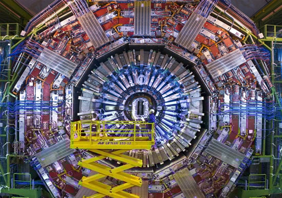 The Large Hadron Collider (CERN/LHC)