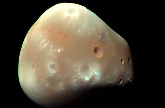 The Martian Moon of Deimos, as pictured by the Mars Reconnaissance Orbiter. Credit: HiRISE/MRO/LPL (U. Arizona)/NASA