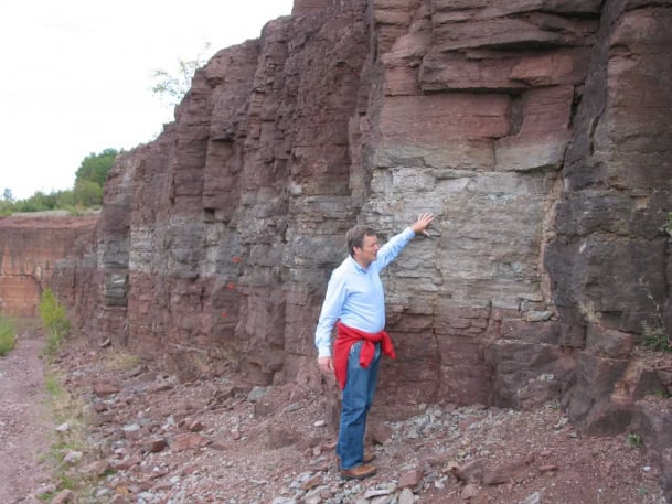 Birger Schmitz next to the sea floor sediment in Kinnekulle (Photo: Philip R. Heck)
