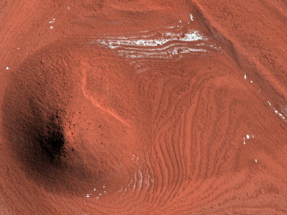 Unusual Mound in North Polar Layered Deposits   Credit: NASA/JPL/University of Arizona 
