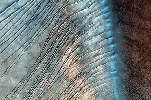 Russell Crater dunes. Credit: Credit: NASA/JPL/University of Arizona 