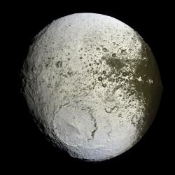 The dark and light side of Iapetus.  Credit: NASA/JPL/Space Science Institute