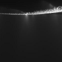 De Plume! De Plume! Enceladus Raw Flyby Images - Universe Today