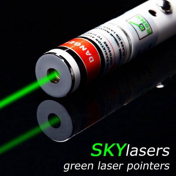 can a laser pointer blind you