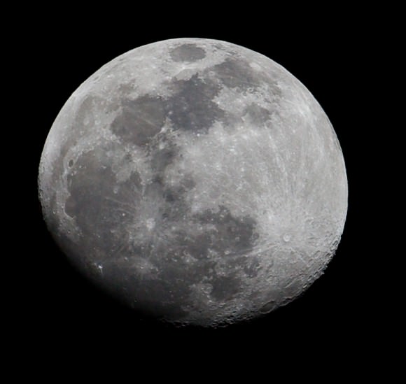 Big Full Moon and Mars Put on a Show Friday Night - Universe Today