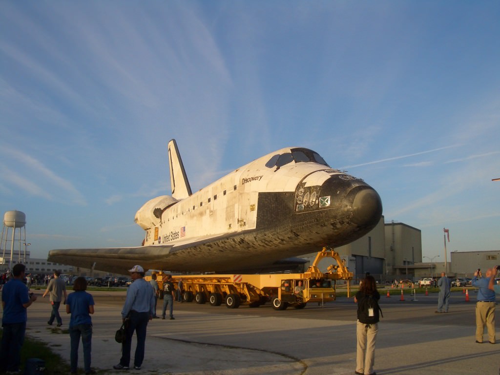 Space Shuttle Discovery's Last Rollover to the VAB - Universe Today