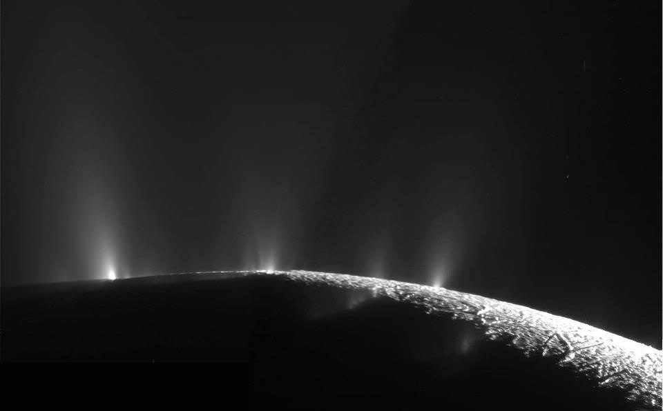 enceladus_geysers.jpg