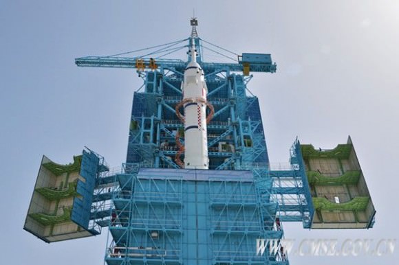 The Shenzhou 10 spacecraft and Long March 2F/Y10 carrier rocket at the launchpad in early June 2013. Credit: China Manned Space Engineering