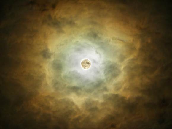 A "MiniMoon Nebula..." The Full Moon illuminating foreground clouds. The HDR visualization of the Moon was added for context. Taken with a tripod mounted Nikon P90 Bridge camera. Credit: Giuseppe Petricca of Sulmona, Abruzzo, Italy.