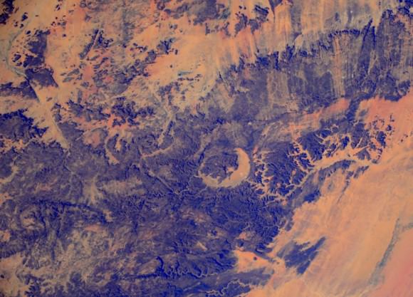 This area saw some serious action about 350 million years ago! Gweni-Fada meteorite crater in #Chad. Credit: NASA/ESA/Samantha Cristoforetti