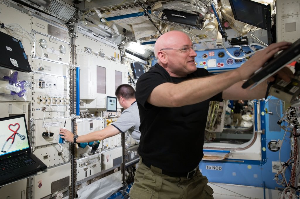 NASA Astronaut Scott Kelly Sets US Record for Most Time in Space - At