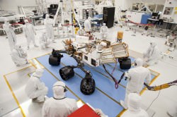 Curiosity Rover in cleanroom. Credit: NASA / JPL