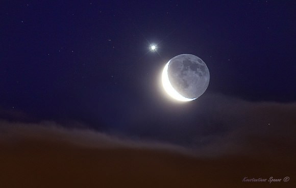 The Moon meets Venus on February 26th, 2014. Image credit and copyright: Konstantinos Spanos