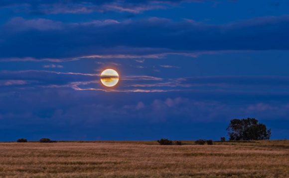 The Lowdown on September's Harvest Moon - Universe Today