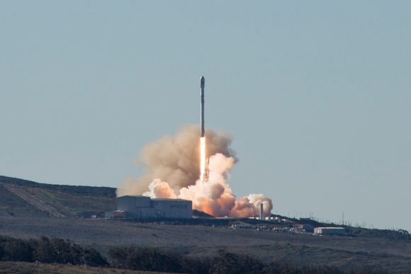 SpaceX Falcon 9 Comes Roaring Back to Life with Dramatically Successful ...