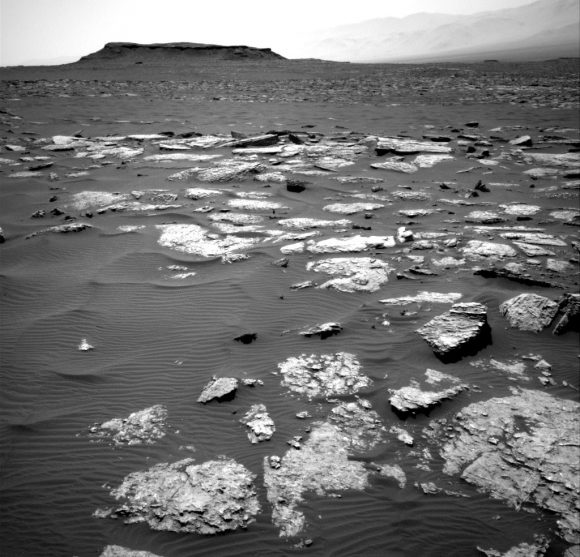 Mars Curiosity Rolls Up to Potential New Meteorite - Universe Today