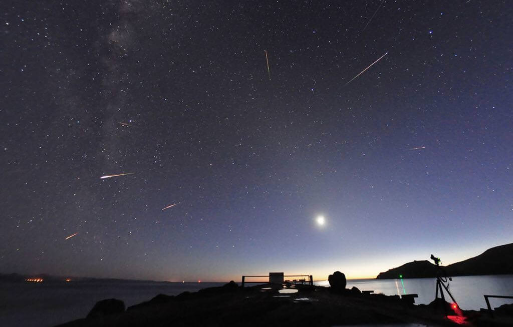 Comet Halley Plays Bit Part In Weekend Eta Aquarid Meteor Shower