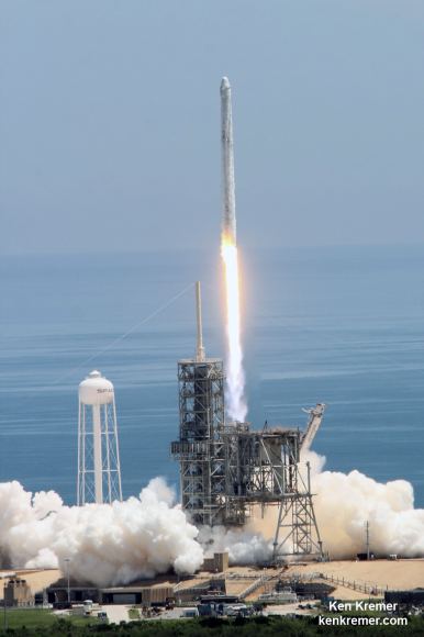 Stunning SpaceX Space Station Cargo Blastoff and Cape Landing Kicks Off ...