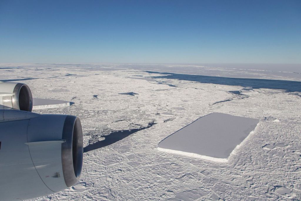 rectangular iceberg image