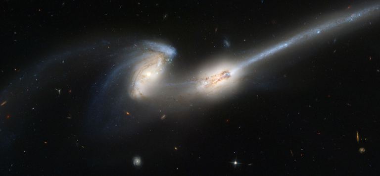 This is What It'll Look Like When the Milky Way and Andromeda Galaxies ...