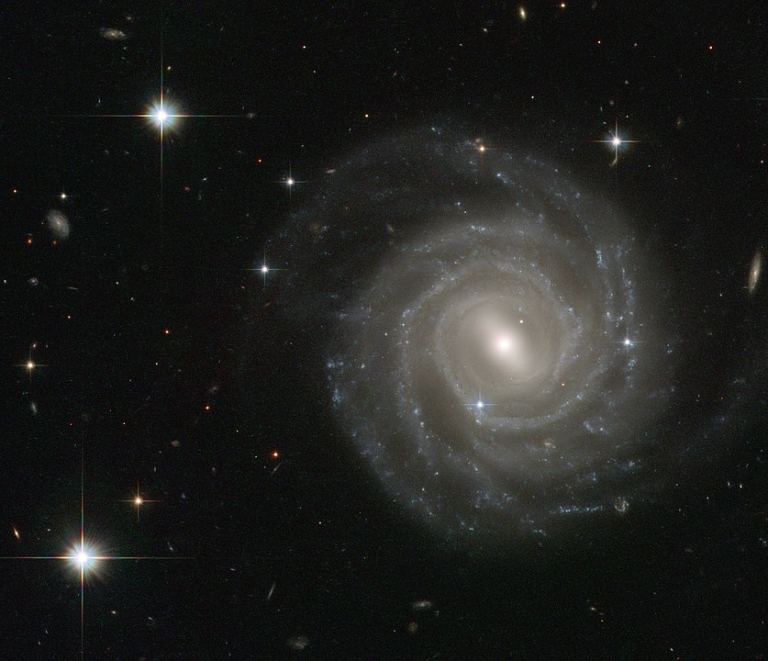 ordinary vs barred spiral galaxy