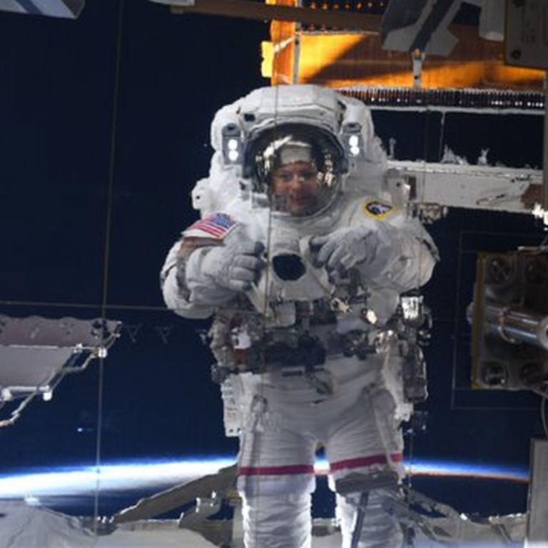 Nasa Astronaut Jessica Meir Took A Space Selfie Capturing Her Reflection In The Space Station 