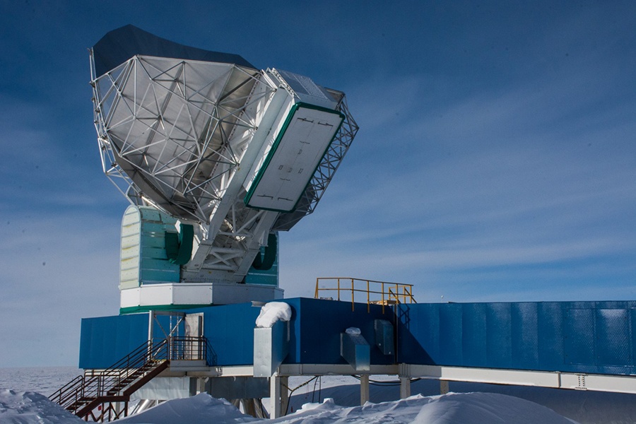 Image showing the South Pole Telescope, which is a telescope that proves that they can be built in such remote regions.