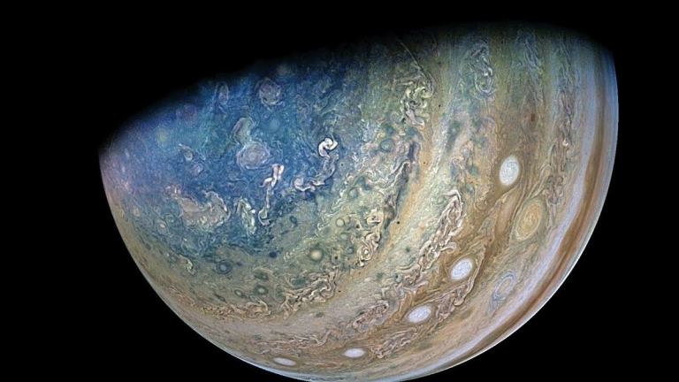 This is the View From Juno During its Flyby of Ganymede and Jupiter ...