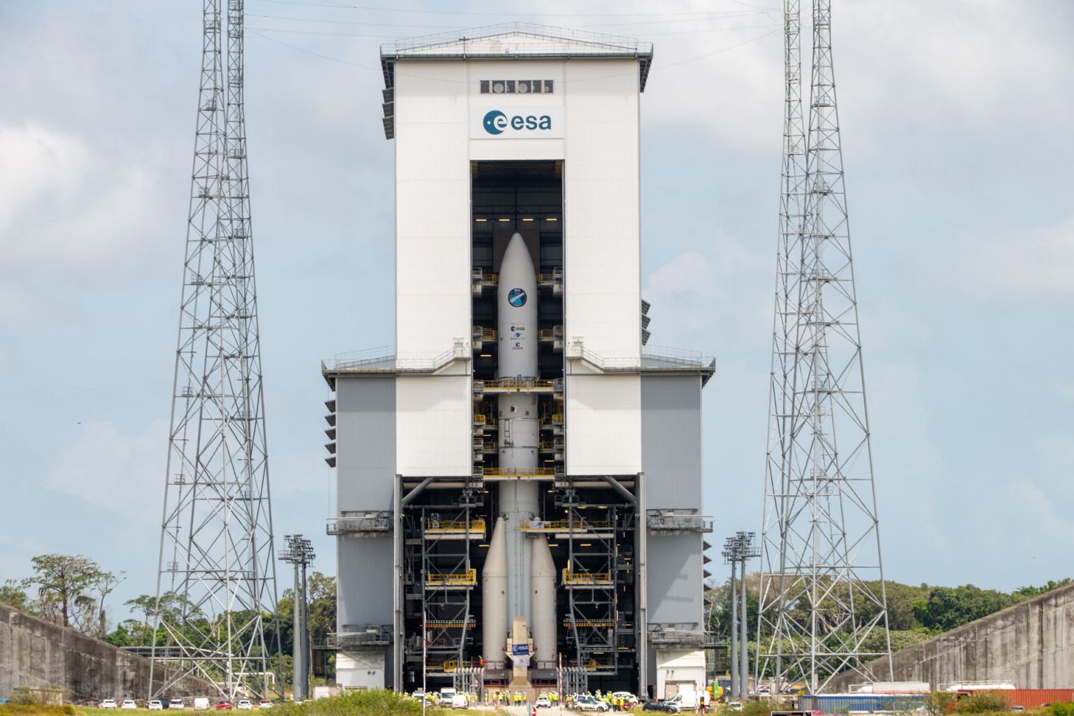 The New Ariane 6 Heavy Lift Rocket Is Finally On The Launch Pad, But ...