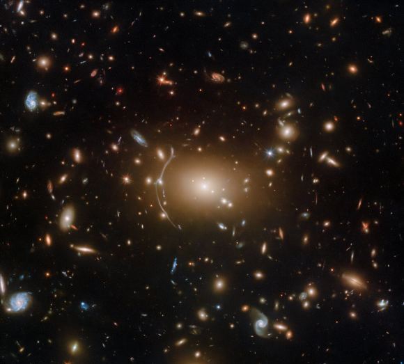 In A New Hubble Image, Dark Matter Anchors The Giant Galaxy Cluster ...