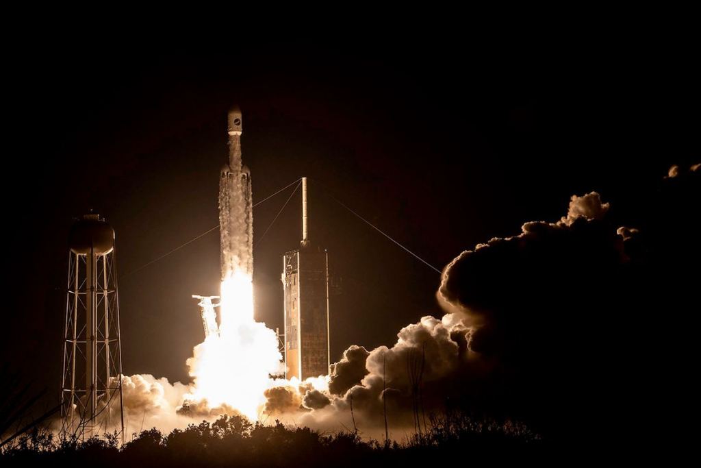 Falcon Heavy Launches Space Force's Mysterious X-37B Space Plane ...