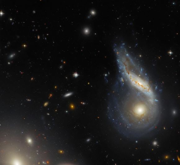 This Strange-Looking Galaxy is Actually Two. And They're Merging ...